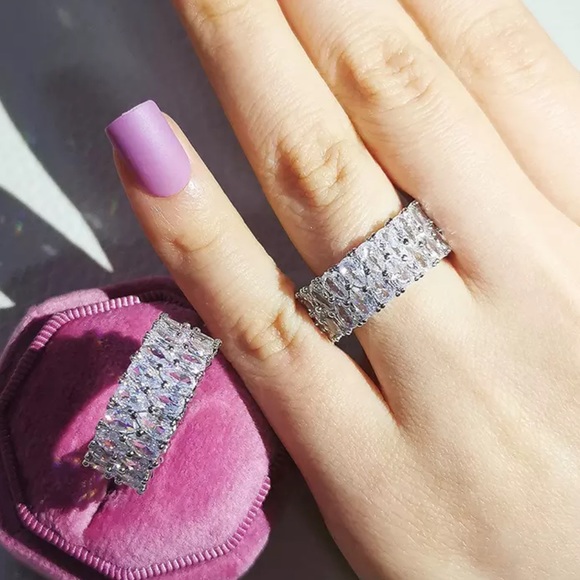 Jewelry - NEW ETERNITY 925 STERLING SILVER BAND RING, CUTE RING, SHINY RING.